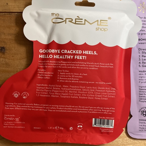 The Creme Shop Minnie Mouse Foot and Hand Mask. Limited Edition. - Picture 3 of 4